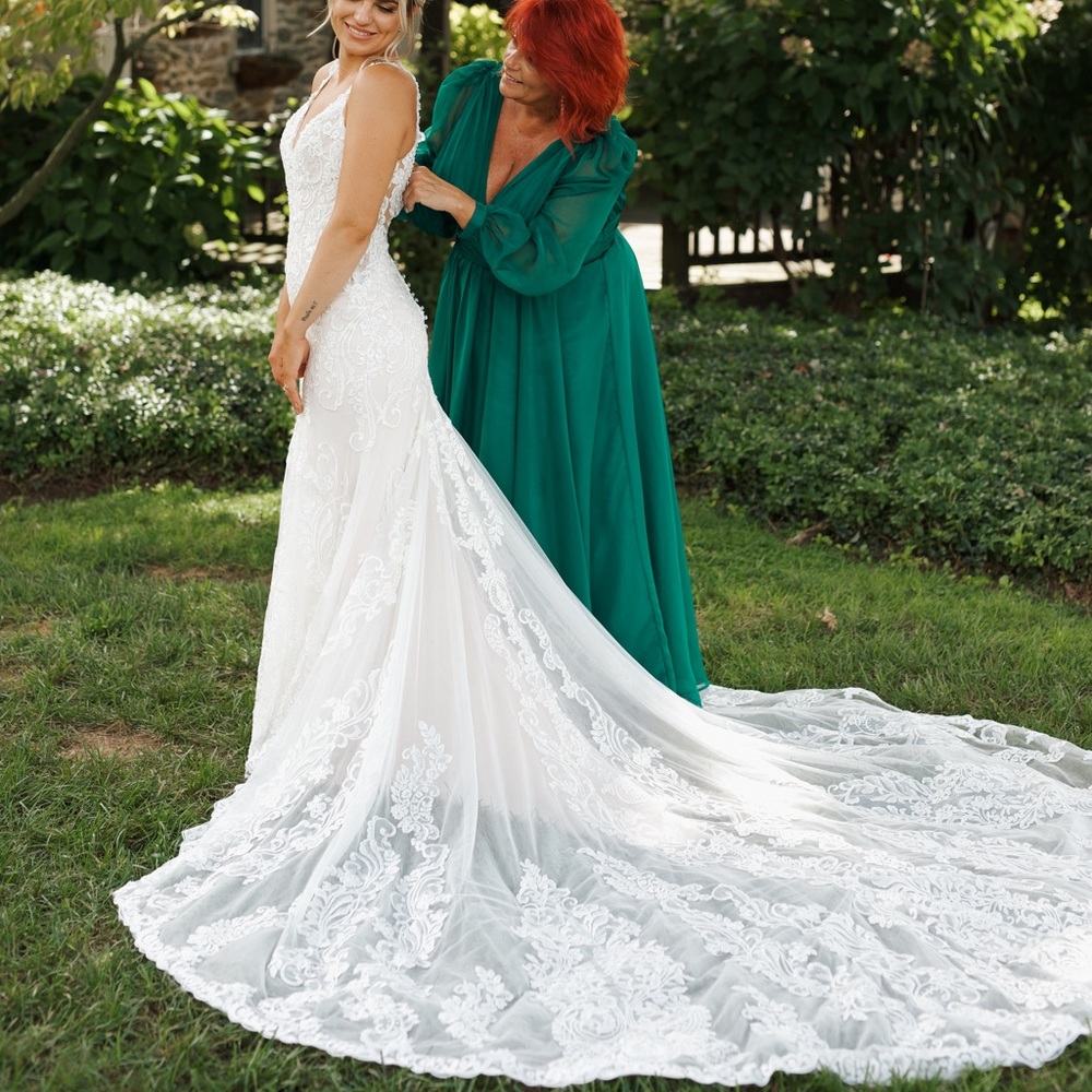 Wedding dress - Picture 3 of 4